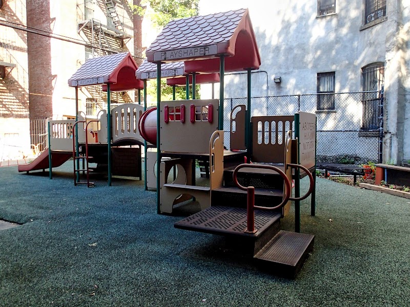Abyssinian Tot Lot playground photo 1