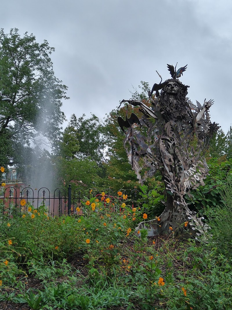 Pontiac Square Park playground photo 3