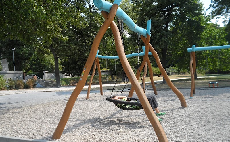 Rosslyn Highlands Park Playground playground photo 3